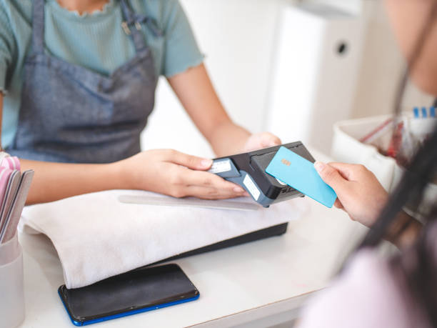 تجديد إقامة عامل سلطنة عمان