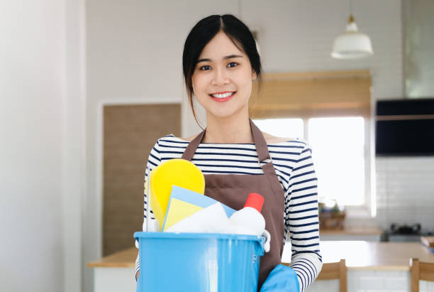 خادمات منازل بالشهر