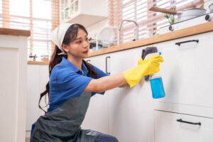 Read more about the article أخطاء شائعة عند استقدام الخدم في عُمان وكيف تتجنبها