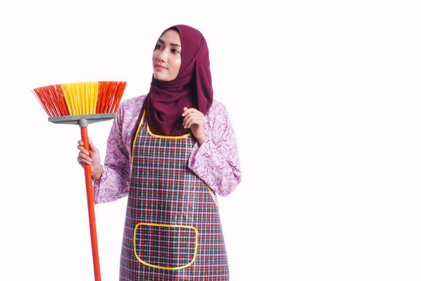 عاملات منازل بالشهر في بركاء